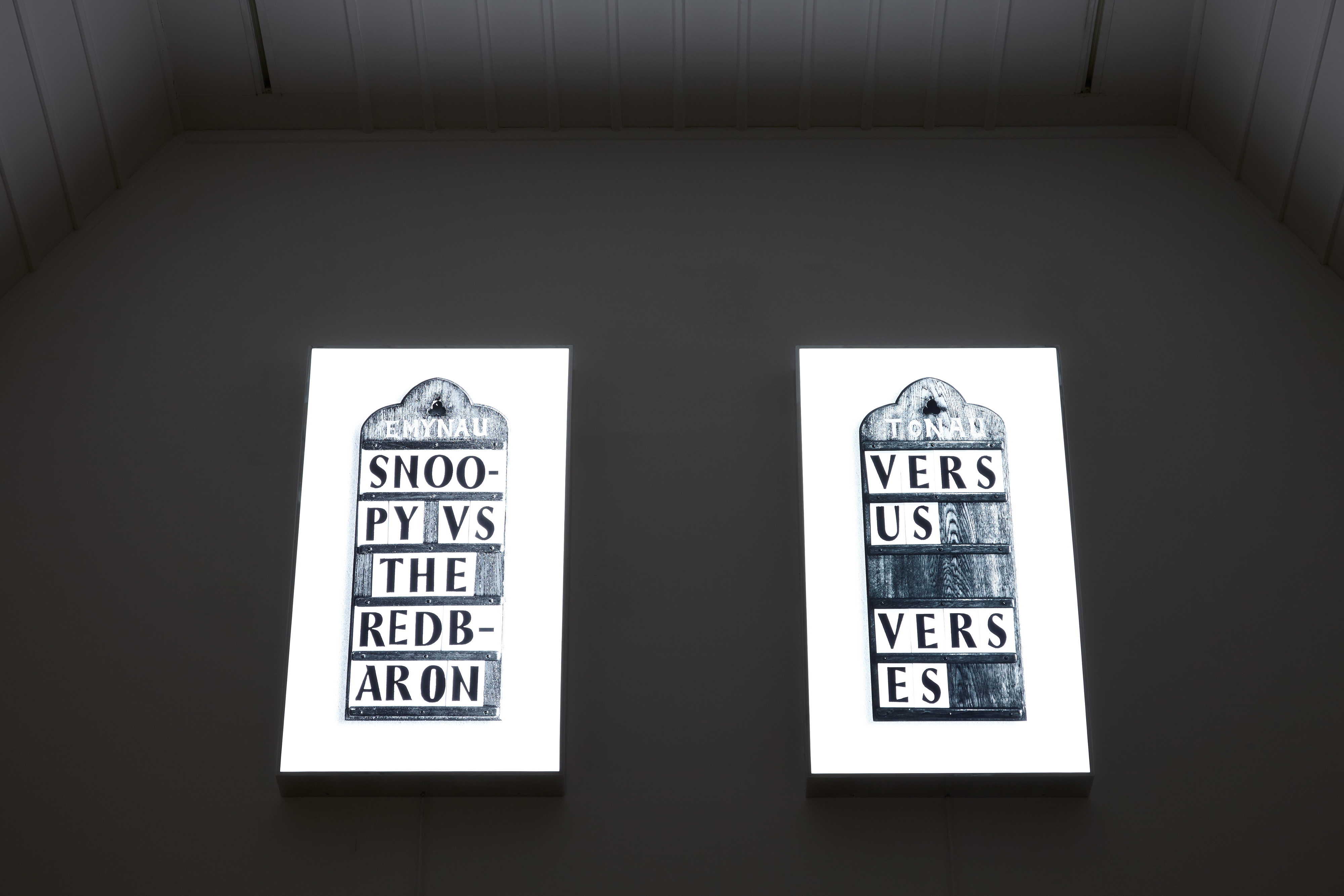 Galerie Barbara Thumm \ Fiona Banner: Verses Versus (FBa-15-011) \ Verses Versus (2015)