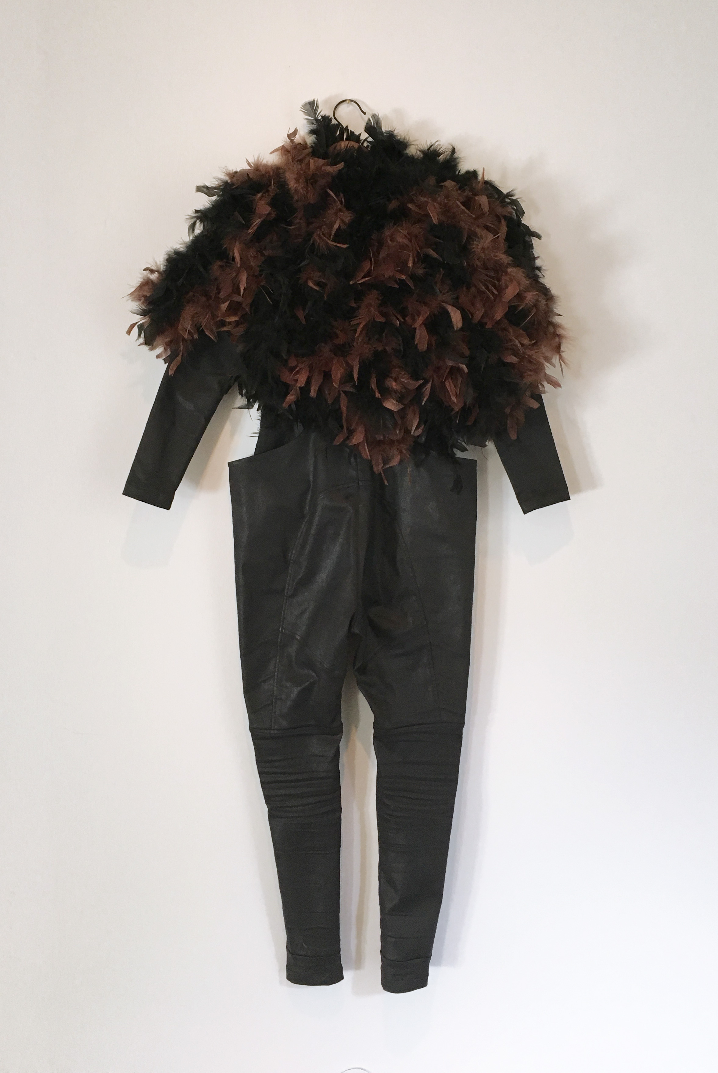 Galerie Barbara Thumm \ María José Arjona \ Suit to Fly (2015)