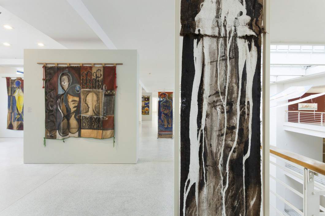 Galerie Barbara Thumm \ El Hadji Sy &#8211; 220th Anniversary of the National Gallery in Prague. El Hadji Sy: Painting ⁠–⁠ Performance ⁠–⁠ Politics