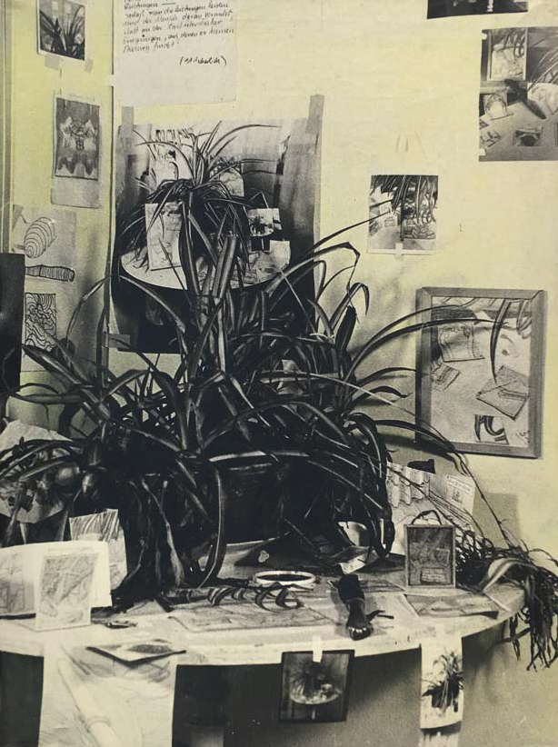 Galerie Barbara Thumm \ Anna Oppermann: Single canvas (from the Ensemble „Aggression – Arrangement with Knife“) \ Single canvas (from the Ensemble „Aggression – Arrangement with Knife“) (1971 &#8211; 1978)