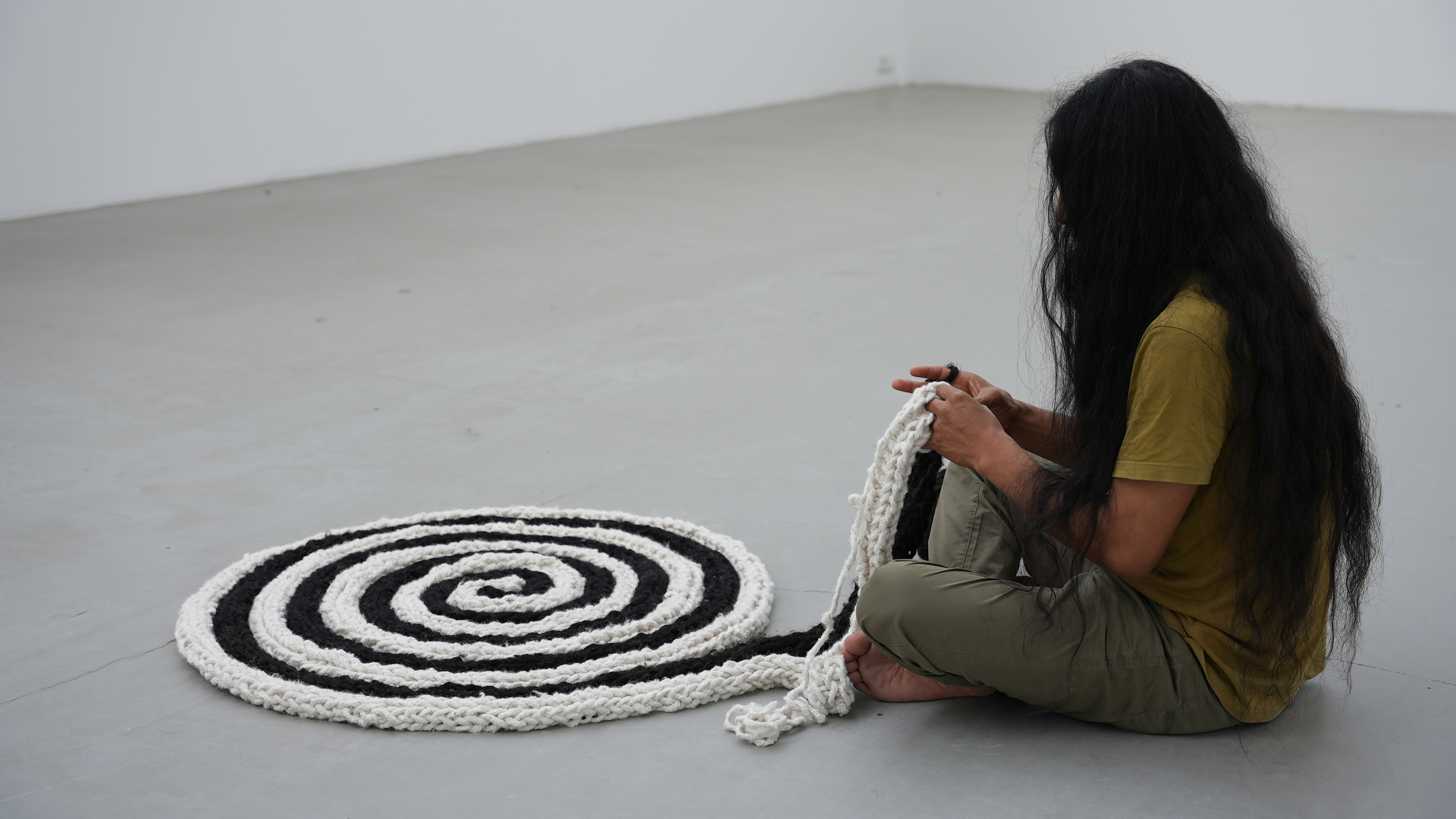 Galerie Barbara Thumm \ Antonio Paucar – Weaving and uniting silenced voices