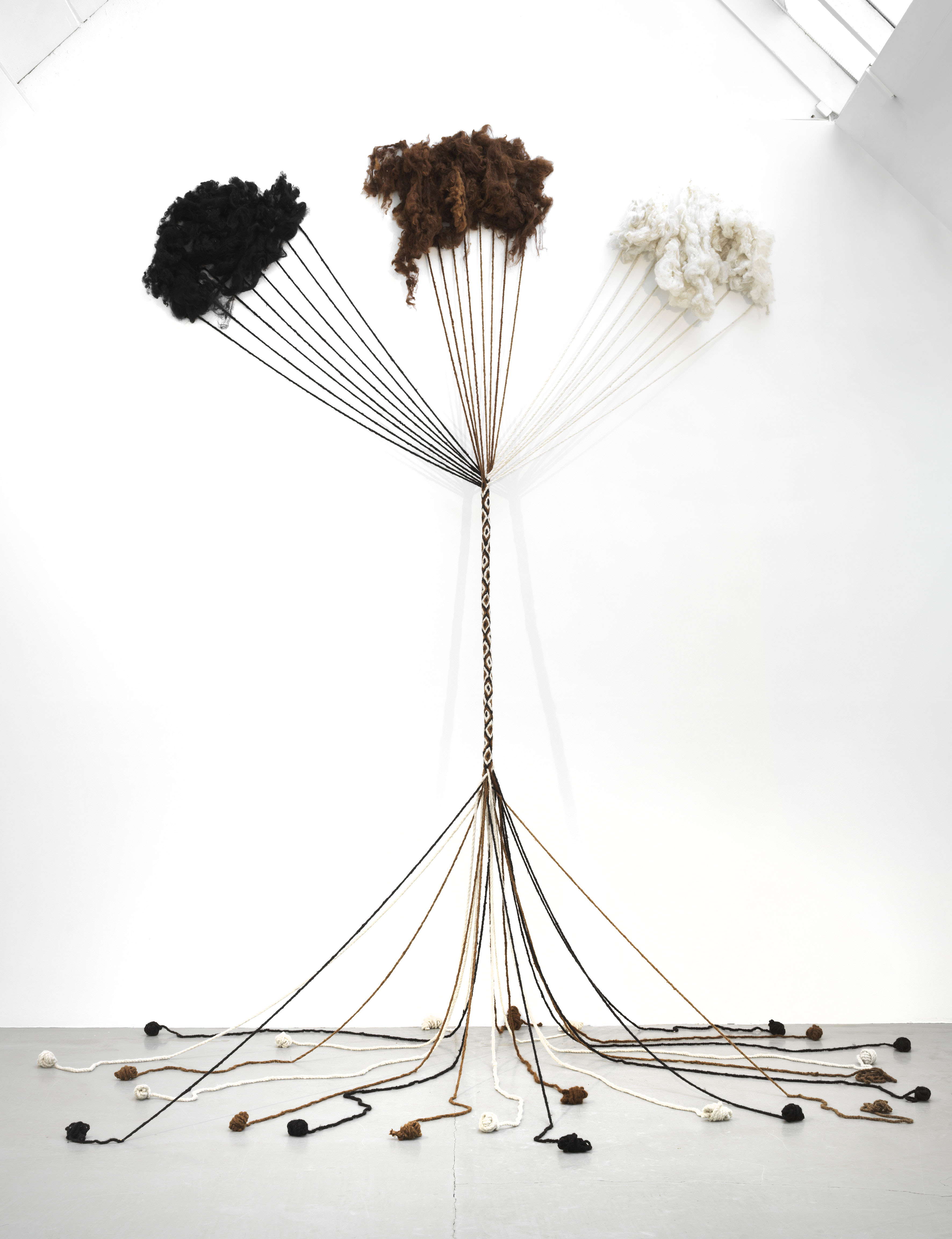 Galerie Barbara Thumm \ Antonio Paucar – Weaving and uniting silenced voices \ Ilapa (2021)
