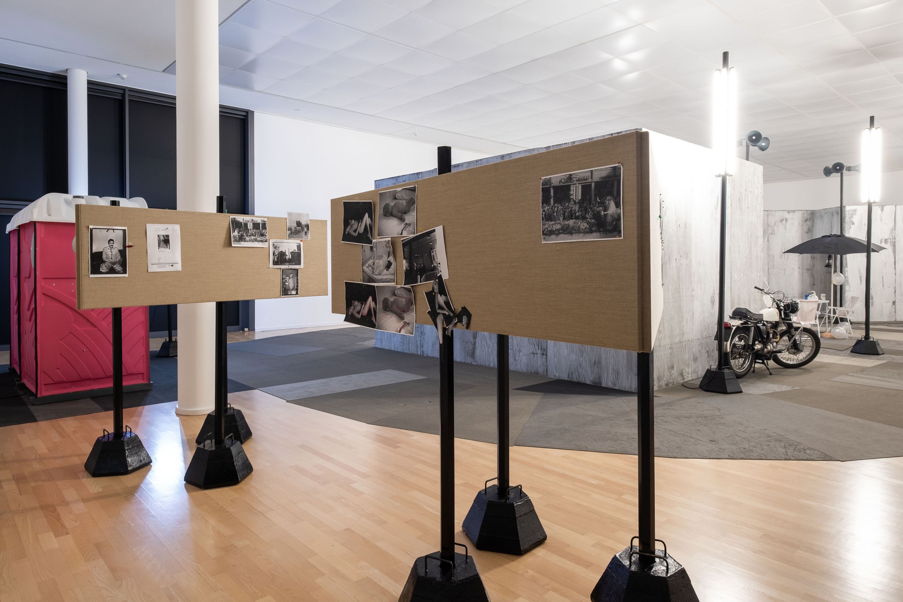 Galerie Barbara Thumm \ Thomas Zipp – A Primer of Higher Space (The Family of Man revisited)