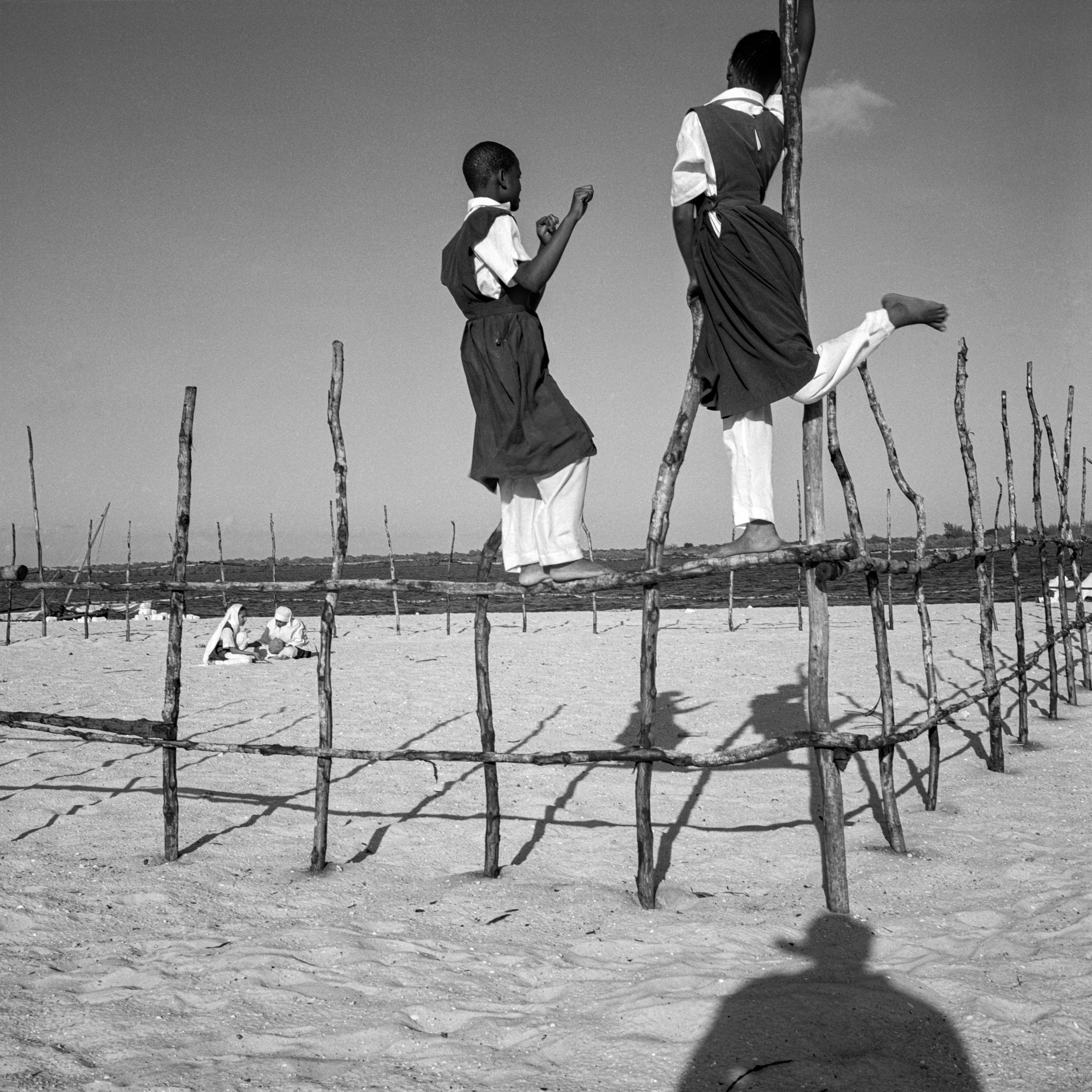 Galerie Barbara Thumm \ Theo Eshetu – Veiled Woman on a Beachfront \ Untitled (2024)