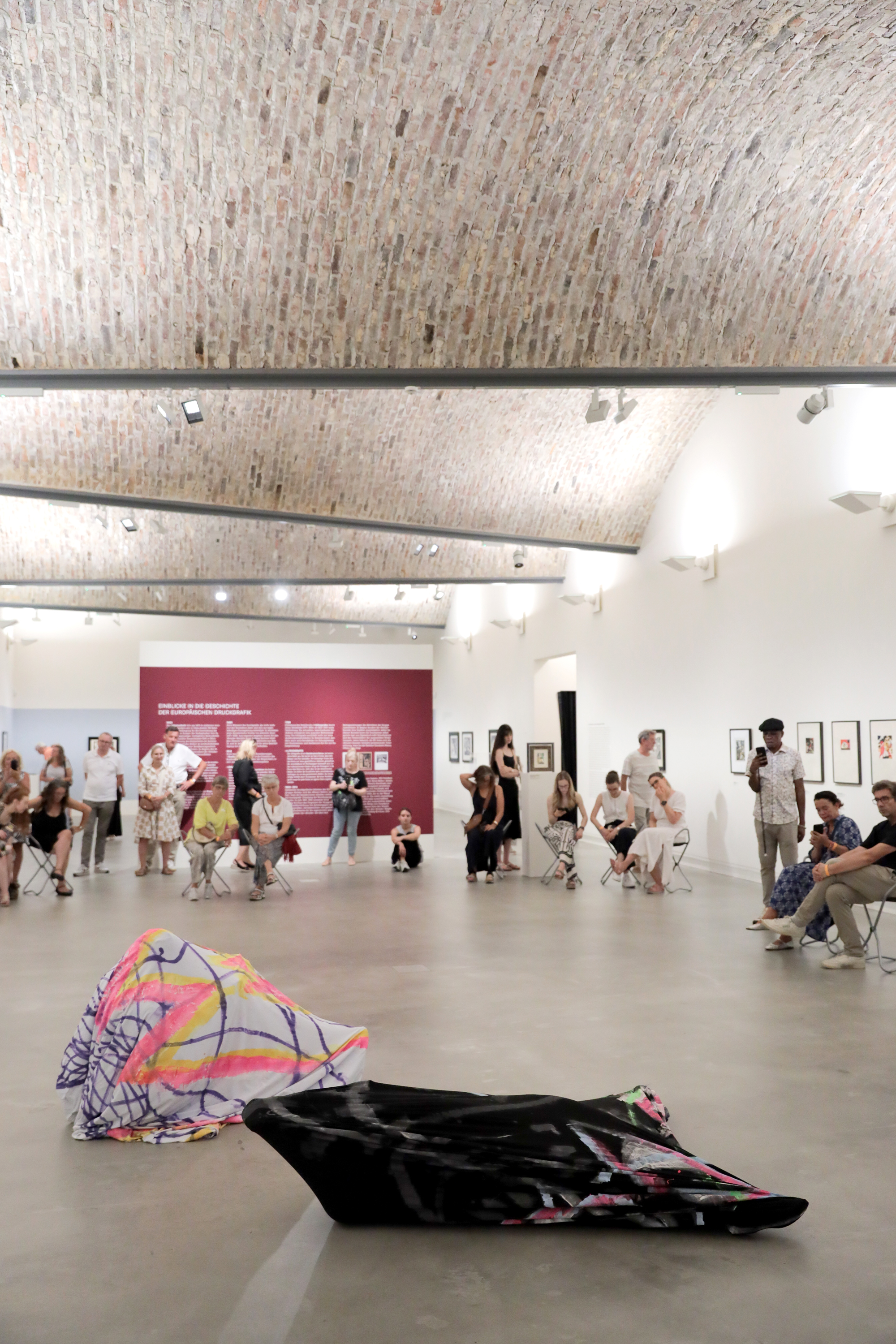 Galerie Barbara Thumm \ Mukenge/Schellhammer &#8211; Performance in Kunstmuseum Ravensburg, Lange Nacht