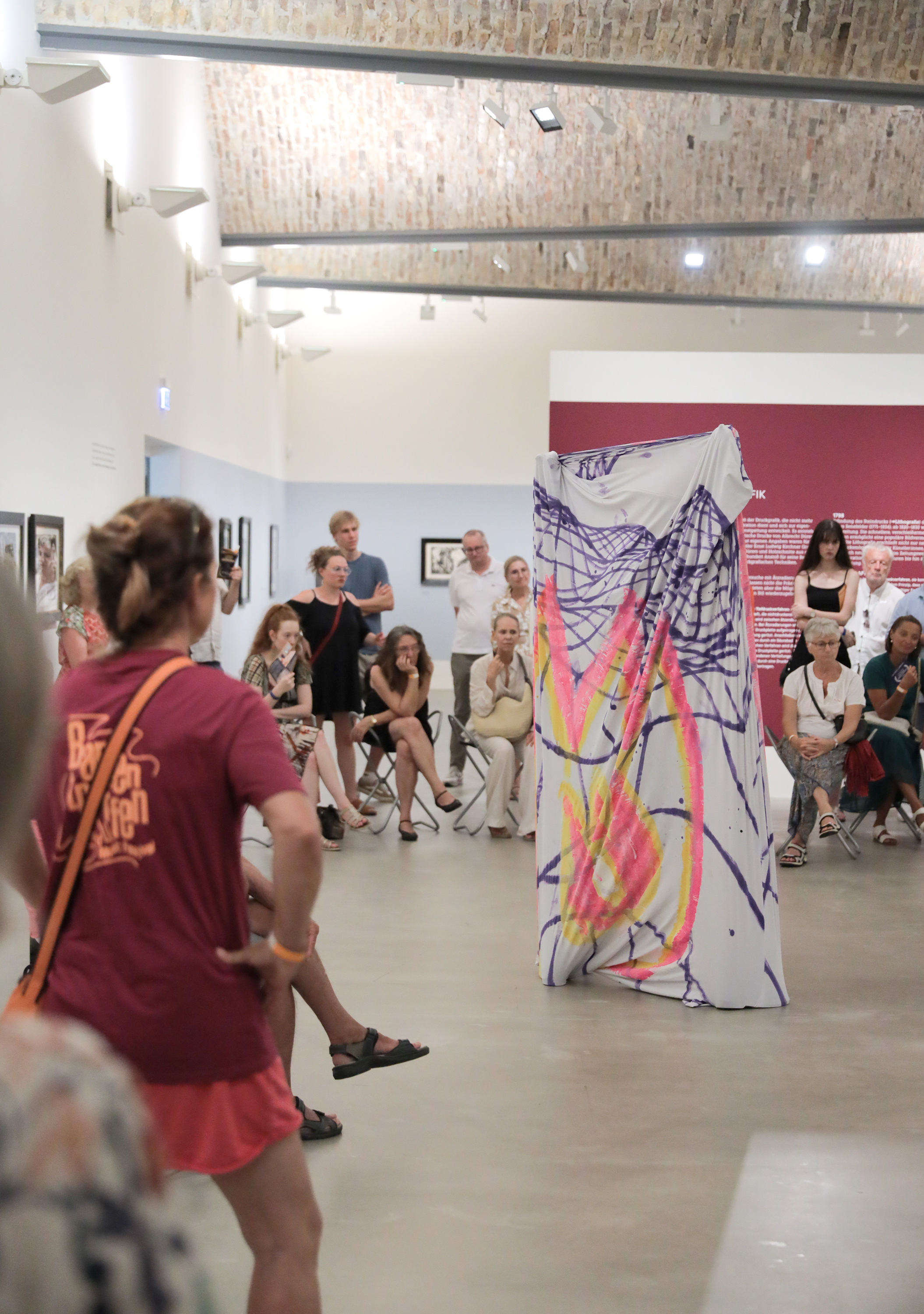 Galerie Barbara Thumm \ Mukenge/Schellhammer &#8211; Performance in Kunstmuseum Ravensburg, Lange Nacht